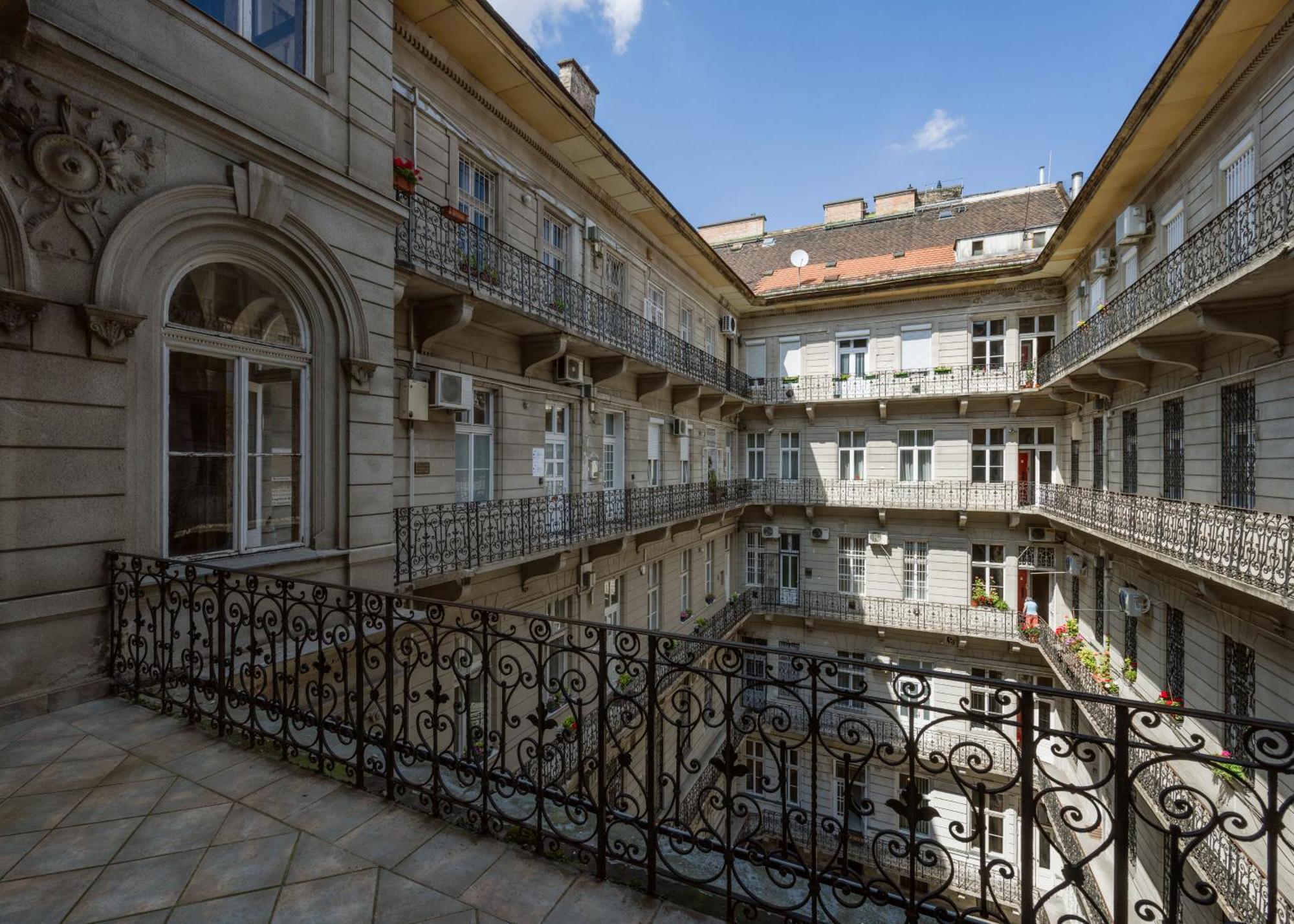Discover Your Budapest Retreat-Walk To Parliament Exterior photo