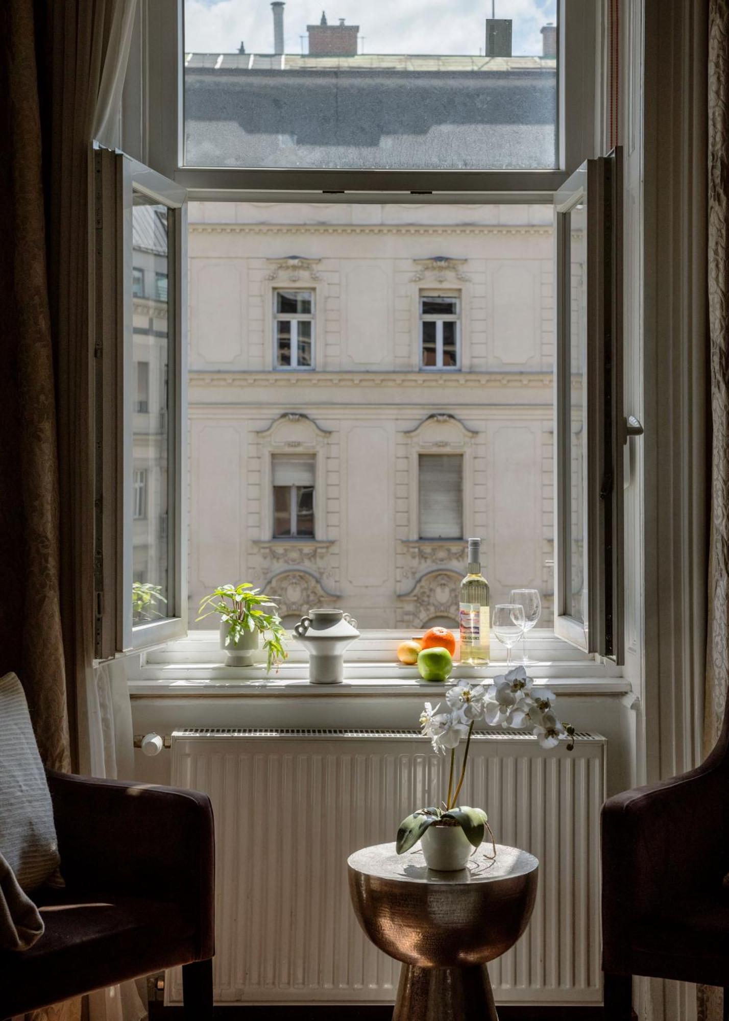 Discover Your Budapest Retreat-Walk To Parliament Exterior photo
