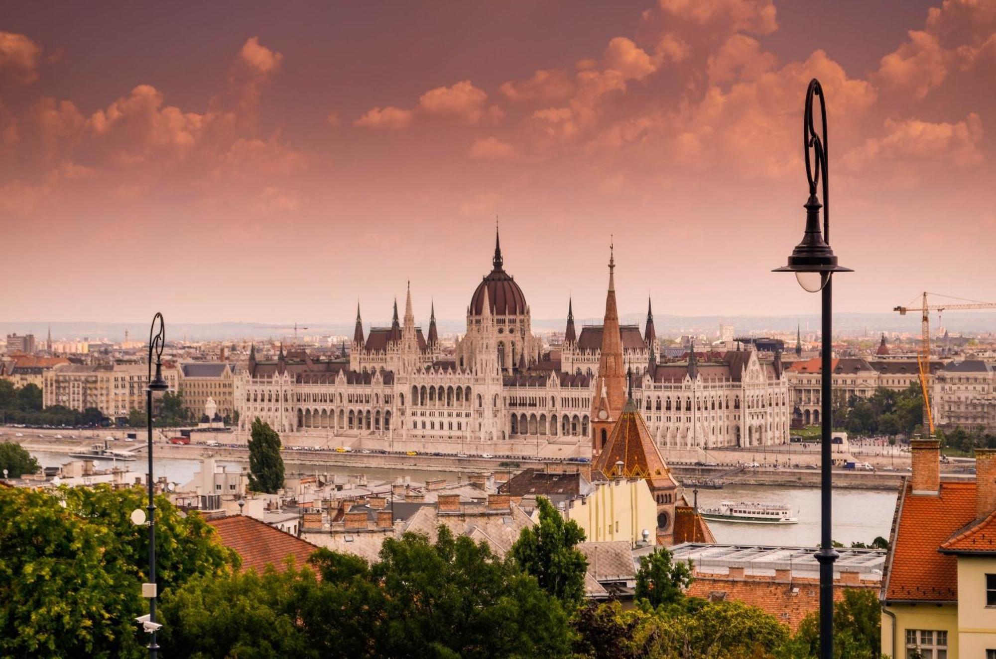 Discover Your Budapest Retreat-Walk To Parliament Exterior photo